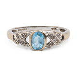 Anillo vintage de oro blanco de 9 quilates con topacio y diamantes