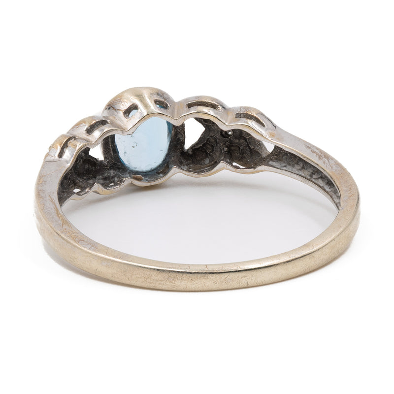 Anello vintage in oro bianco 9k con topazio e diamanti