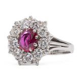 Anel vintage margarida em ouro branco 18k com rubi (1 quilate) e diamantes (1,16 quilates), década de 70