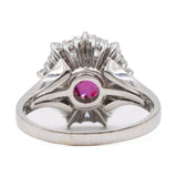 Anel vintage margarida em ouro branco 18k com rubi (1 quilate) e diamantes (1,16 quilates), década de 70