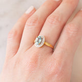 Anello a margherita in oro giallo 9K con zircone azzurro (1.83ct ca.) e zirconi bianchi