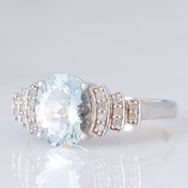 Anello vintage in oro bianco 10K con acquamarina (2.20ct ca.) e diamanti (0.13ctw ca.), anni ‘90