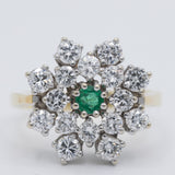 Anello a fiore/fiocco di neve in oro giallo e bianco 14K con smeraldo (0.13ct ca.) e diamanti di taglio brillante (1.24ctw ca.), anni ‘70