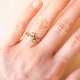 Anello Claddagh vintage in oro giallo e bianco 9K con cubic zirconia e con motivi celtici