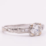 Solitario Art Déco in oro bianco 18K con diamanti di taglio brillante (0.61ctw ca.), anni ‘30