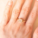 Anello vintage in oro giallo 9K con diamanti di taglio carré (0.30ctw ca.), anno 2016