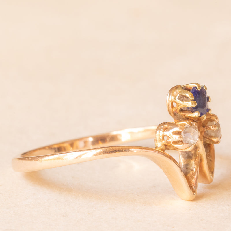 Anello Art Nouveau in oro giallo 14K con pasta di vetro blu e diamanti di taglio vecchia miniera (0.06ctw ca.), anni ‘10