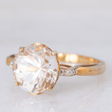 Anello da cocktail in oro giallo 9K con quarzo chiaro (3.40ct) e diamanti