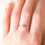 Solitario in oro bianco 18K con diamante di taglio vecchia Europa (0.35ct ca.)