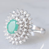 Vintage-Gänseblümchenring aus 14-karätigem Weißgold mit Smaragd (ca. 0.50 ct) und Diamanten (ca. 0.44 ctw), 80er/90er Jahre