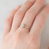 Anello a margherita vintage in oro giallo e bianco 9K con diamanti di taglio brillante (0.25ctw ca.), anni ‘80/‘90