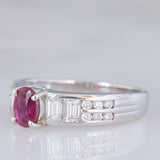 Anello a fascia vintage in platino con rubino (0.60ct) e diamanti (0.60ctw), anni ‘80