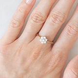 Vintage-Blumenring aus 9-karätigem Gelb- und Weißgold mit Diamanten im Brillantschliff (ca. 0.33 ctw)