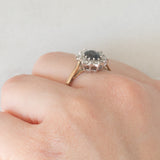 Anello a margherita vintage in oro giallo 9K con zaffiro (1ct ca.) e diamanti di taglio brillante (0.33ctw ca.), anno 1987