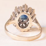 Vintage-Gänseblümchenring aus 14-karätigem Weißgold mit Saphir (ca. 0.70 ct) und Diamanten im Brillantschliff (ca. 0.20 ctw), 70er Jahre