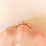 Anello a fiore vintage in oro giallo e bianco 9K con diamanti (0.10ctw ca.), anni ‘70/‘80