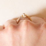 Vintage-Ring aus 14-karätigem Gelb- und Weißgold mit zentralem Diamanten im Marquise-Schliff (ca. 0.25 ct) und seitlichen Diamanten im konischen Schliff, 70er/80er Jahre