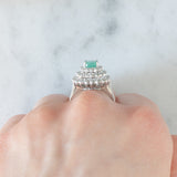 Vintage-Gänseblümchenring aus 14-karätigem Weißgold mit Smaragd (ca. 0.50 ct) und Diamanten (ca. 0.44 ctw), 80er/90er Jahre