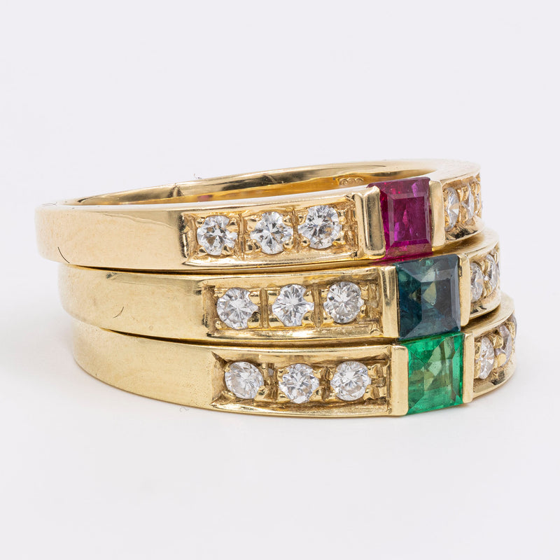 Tre anelli vintage in oro giallo 14k con zaffiro, rubino, smeraldo e diamanti (0.30ctw), anni '70