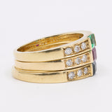 Tres anillos antiguos de oro amarillo de 14 k con zafiros, rubíes, esmeraldas y diamantes (0.30 quilates), años 70