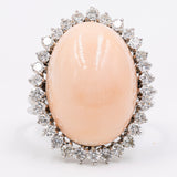 Vintage-Gänseblümchenring aus 18 Karat Weißgold mit Cabochon-Koralle (22 Karat) und Diamanten (1.50 Karat), 60er/70er Jahre