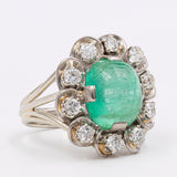Vintage-Gänseblümchenring aus 18 Karat Weißgold mit Cabochon-Smaragd (3.60 ct) und Diamanten (0.60 ct), 60er Jahre
