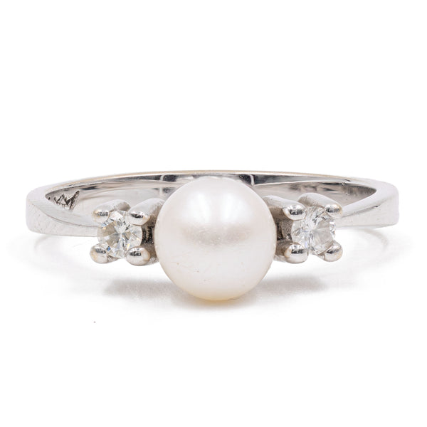Anello vintage in oro bianco 14k con perla e diamanti (0.08ct), anni '60