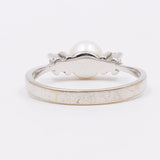 Vintage Ring aus 14 Karat Weißgold mit Perle und Diamanten (0.08 Karat), 60er Jahre