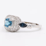 Vintage-Ring aus 18 Karat Weißgold, blauem Spinell, Saphiren und Diamanten (0.44 ctw). 60er Jahre