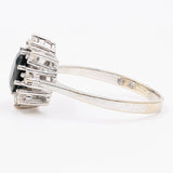 Vintage-Gänseblümchenring aus 18-karätigem Weißgold mit Saphir (1,50 ctw) und Diamanten (0.40 ctw), 60er Jahre