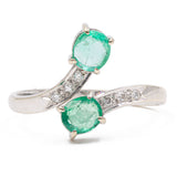 Vintage-Contrarier-Ring aus 14-karätigem Weißgold, Smaragden (0,70 ctw) und Diamanten. 70er/80er Jahre