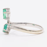 Vintage-Contrarier-Ring aus 14-karätigem Weißgold, Smaragden (0,70 ctw) und Diamanten. 70er/80er Jahre