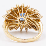 *ДЕПОЗИТ*Винтажное кольцо из желтого золота 18 карат с центральным сапфиром (1,20 карата) и бриллиантами огранки «навет» и «багет» (2.70 карата), 70-е годы.