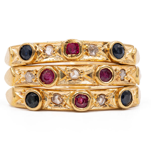 Anello harem vintage in oro giallo 18k con diamanti, rubini e zaffiri. Anni '70