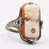 Антикварное кольцо из золота и серебра 14 карат с камеей на ракушке, 20-е годы.