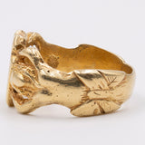 Винтажное кольцо из желтого золота 18 карат с изображением двух русалок и герба, 60-е годы.