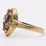 Винтажное кольцо из золота 8 карат с рубинами, сапфирами и бриллиантами.