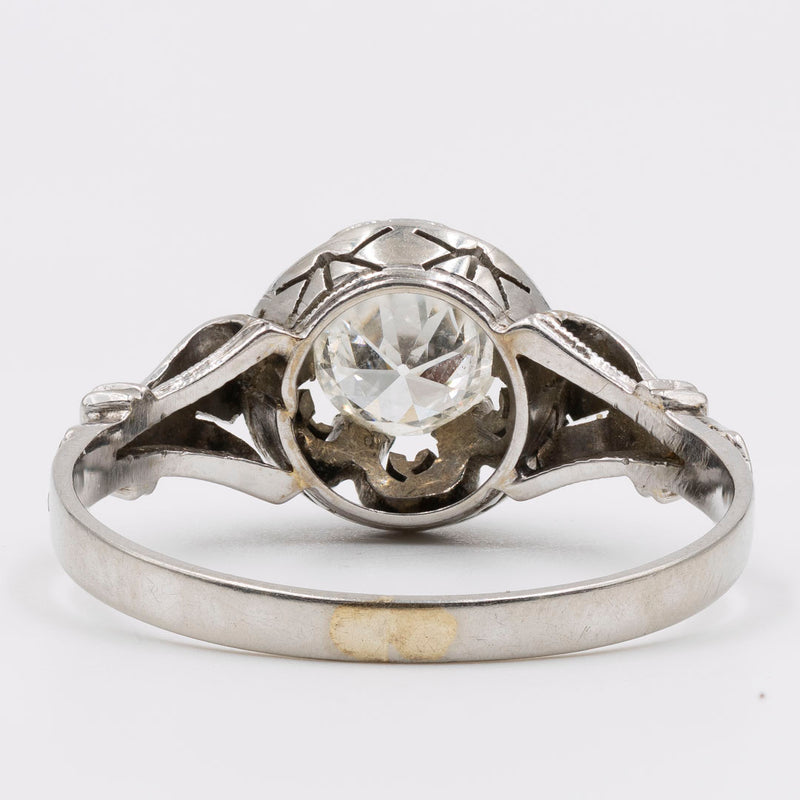 Anello solitario antico in oro bianco 18K con diamante di taglio antico (0.46ct ca.), anni '30