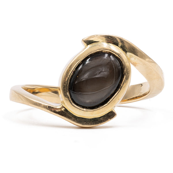 Anello vintage in oro giallo 18k con zaffiro nero stellato, anni '70