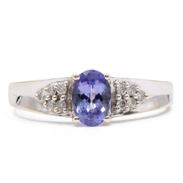 Anello vintage in oro bianco 9k con tanzanite (0,80ct) e diamanti (0,10ctw)