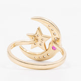 Anello vintage in oro giallo 14k con luna e stella, con diamanti (0,20ctw) e rubino.