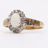 Anello in oro giallo 9K con opale (0.30ct ca.) e diamanti