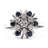Vintage-Blumenring aus 14-karätigem Weißgold mit Diamanten (0,40 ctw) und Saphiren (0,40 ctw), 70er Jahre