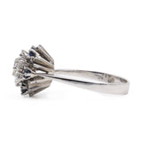 Vintage-Blumenring aus 14-karätigem Weißgold mit Diamanten (0,40 ctw) und Saphiren (0,40 ctw), 70er Jahre