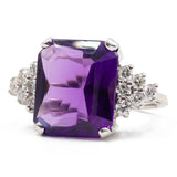 Bague vintage en or blanc 18 carats avec améthyste (environ 7 ct) et diamants taille brillant (environ 0.50 ct), années 70