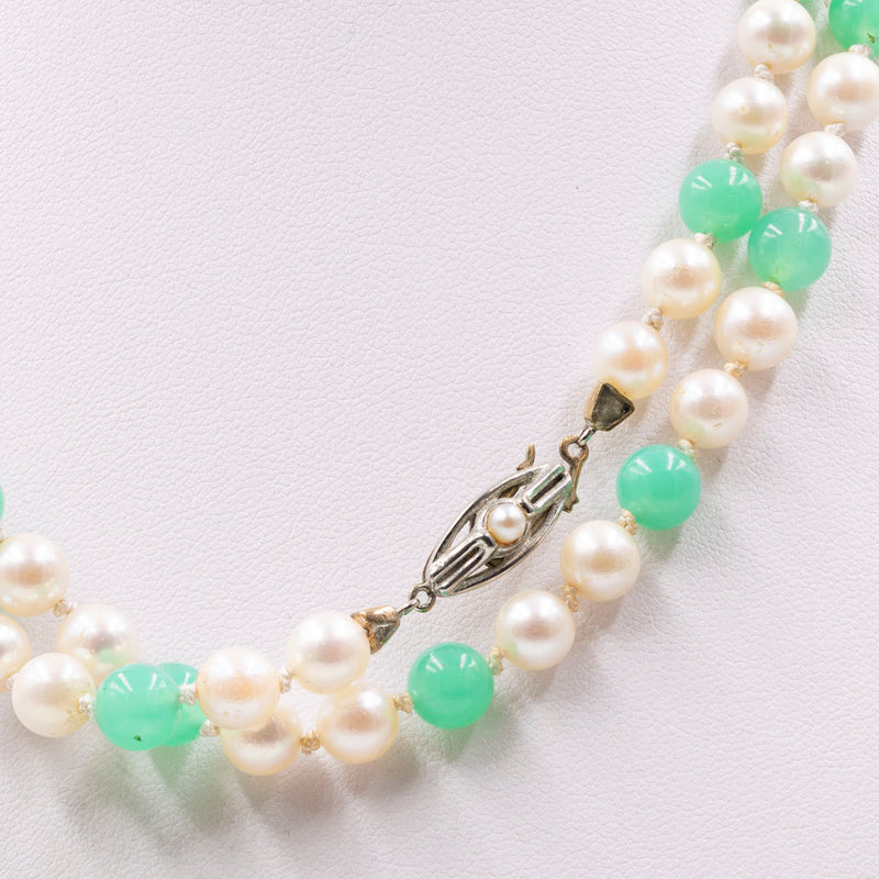 Collana vintage con perle e sfere di crisoprasio con susta in oro giallo 8k