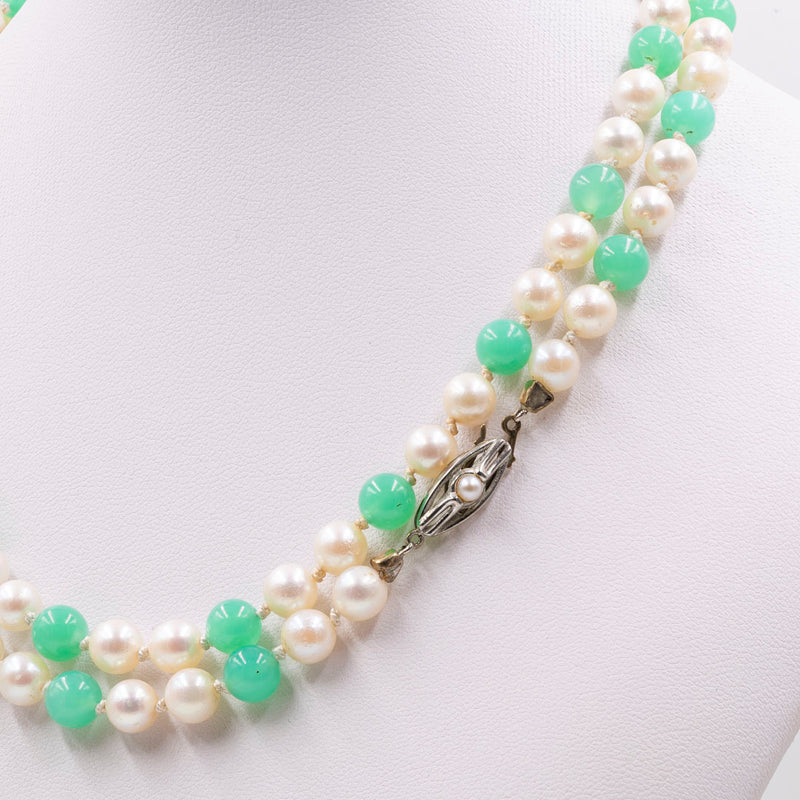 Collana vintage con perle e sfere di crisoprasio con susta in oro giallo 8k