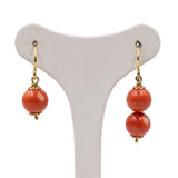 Orecchini asimetrici vintage in oro giallo 18k con sfere di corallo
