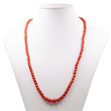 Colar vintage em formato de barril com coral vermelho e detalhes em ouro amarelo 18k, década de 50.