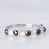 Mezzo eternity in platino con diamanti bianchi e neri (1ctw), anni ‘2000